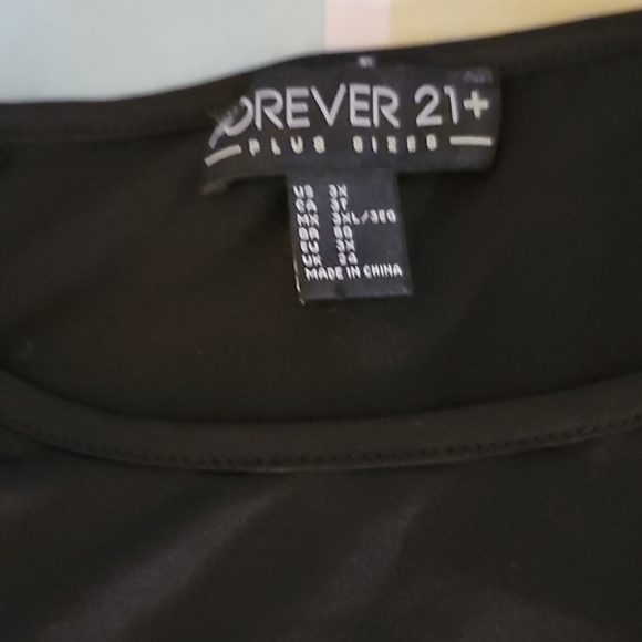 Top - Picture 2 of 3